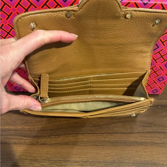 Tory Burch Amanda Leather Continental Wallet in Royal Tan.  - Picture 5 of 5